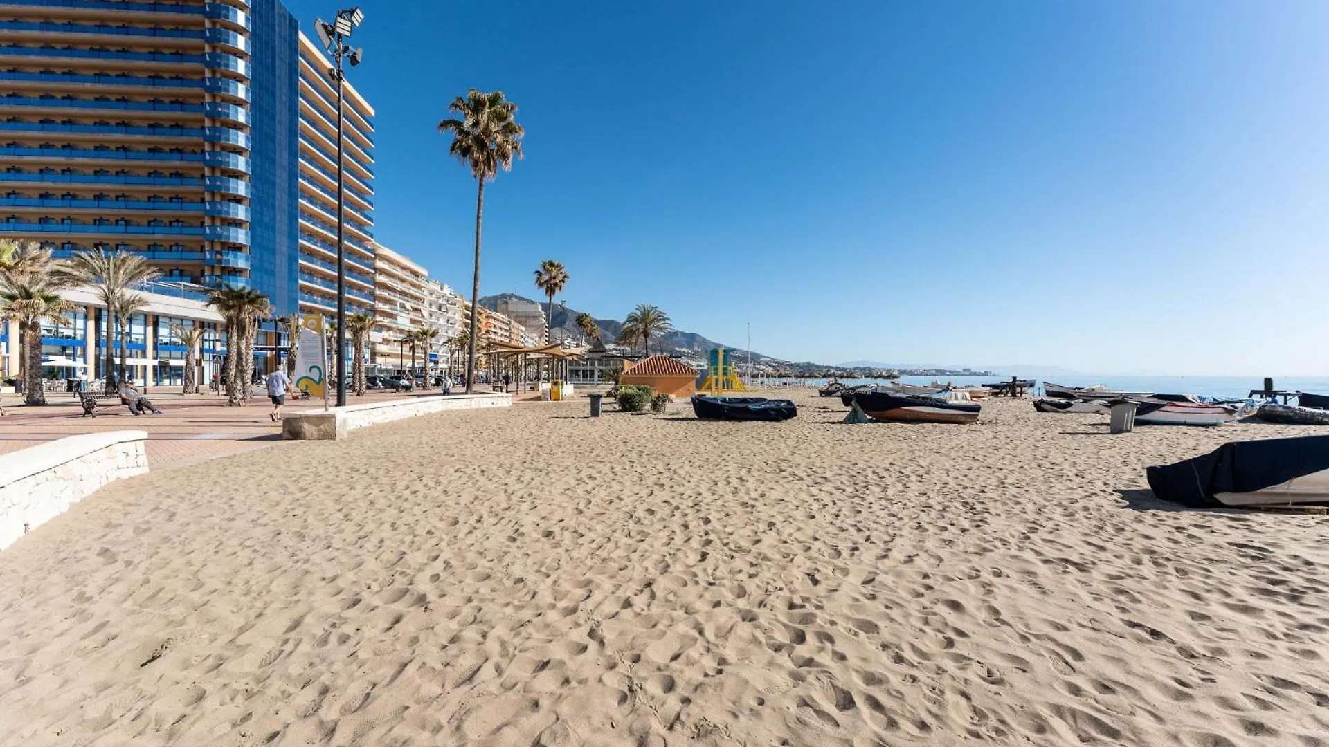 Malagasuite Fuengirola Front Beach Appartamento