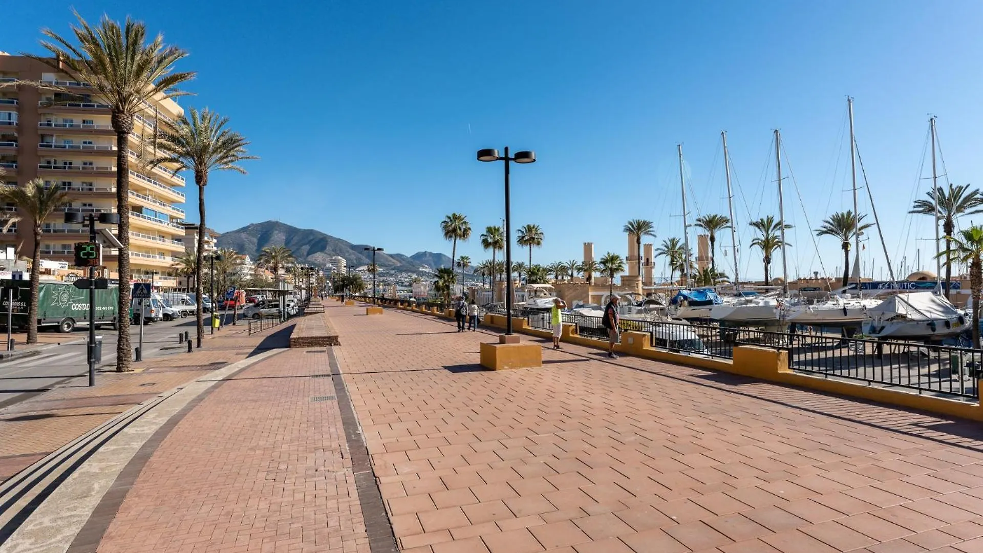 Malagasuite Fuengirola Front Beach