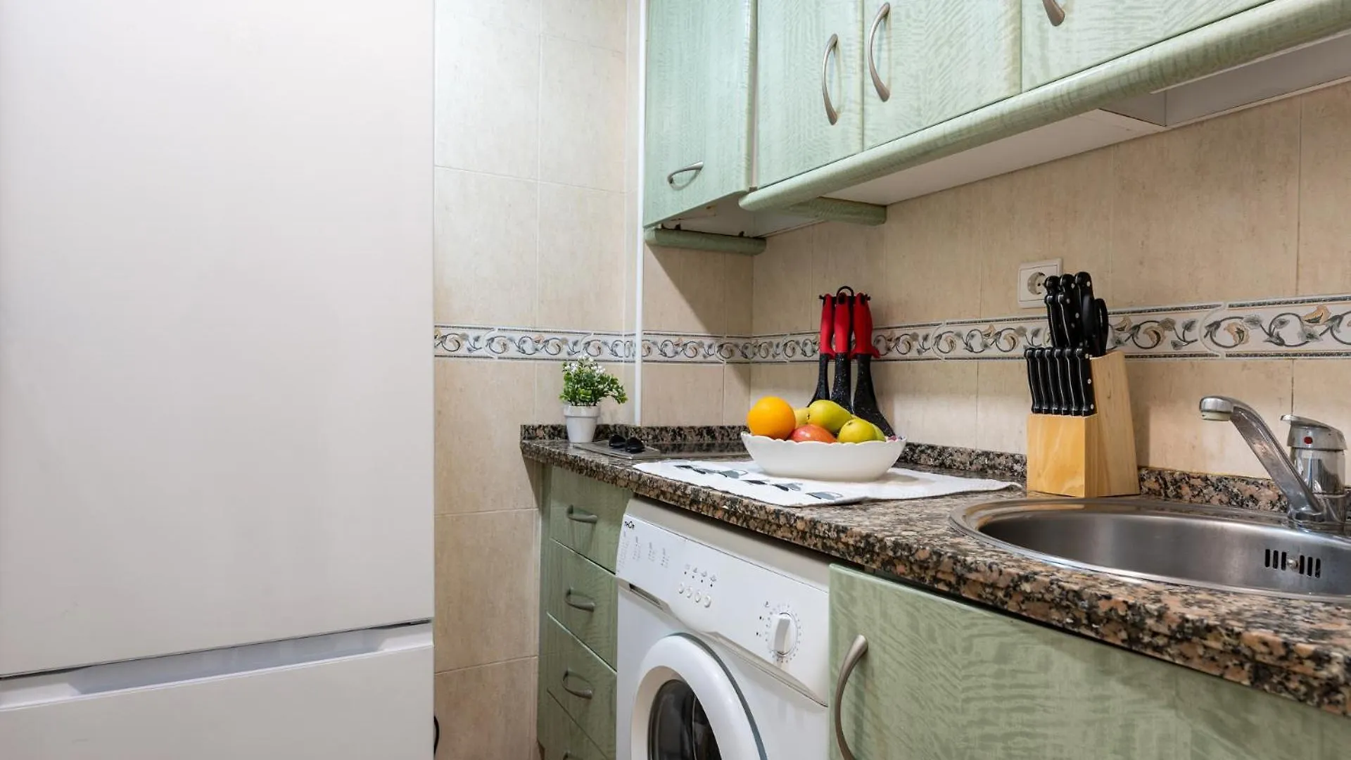 Malagasuite Fuengirola Front Beach Apartment