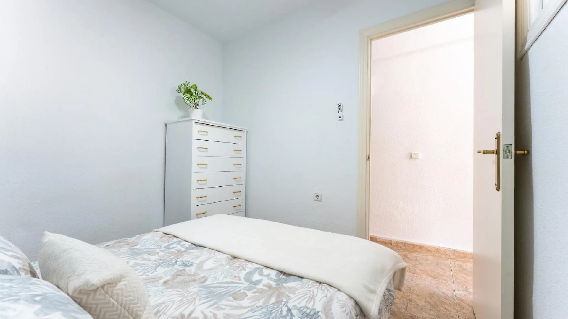 Malagasuite Fuengirola Front Beach Apartment